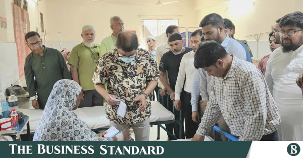 কুমিল্লায় স্বাস্থ্যমন্ত্রীর আকস্মিক পরিদর্শন: দীর্ঘ অনুপস্থিত ৫ চিকিৎসকের বিরুদ্ধে ব্যবস্থা গ্রহণের নির্দেশ