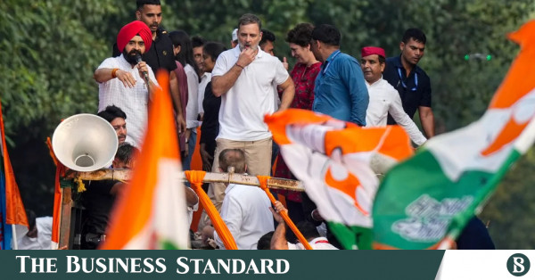 প্রধান নির্বাচন কমিশনারের বিরুদ্ধে রাহুল গান্ধীর আবেদনে ১৪টি ত্রুটি চিহ্নিত সুপ্রিম কোর্টের