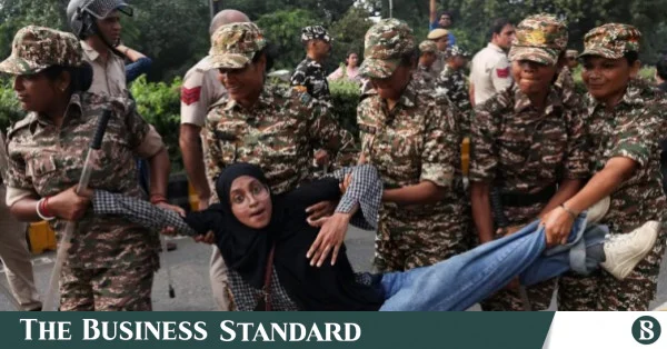 ভারতে তরুণ বিক্ষোভকারীদের ওপর দমন-পীড়ন: পরবর্তী পরিস্থিতি কী?