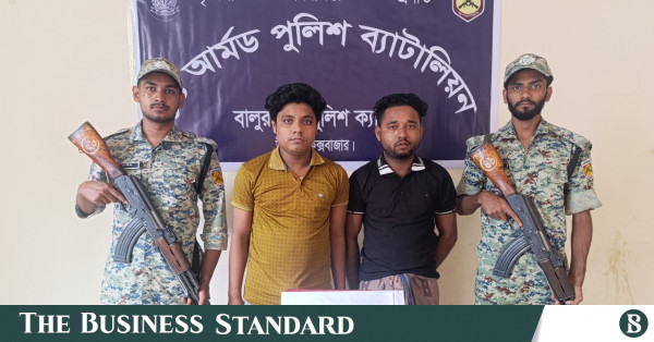 উখিয়ার রোহিঙ্গা ক্যাম্পে অস্ত্র ও গুলিসহ দুই ভাই আটক