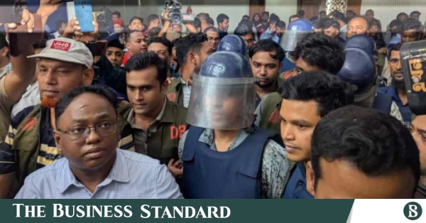 দুই হত্যা মামলায় ডেভিড ইমনের ৭ দিনের রিমান্ড