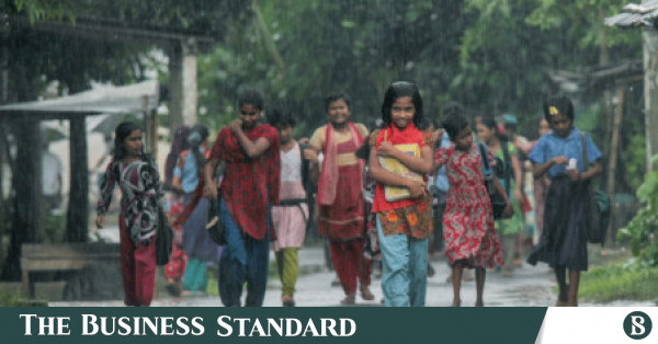 কলেজে ছাত্রীদের সংখ্যা বেশি হলেও বিশ্ববিদ্যালয়ে পিছিয়ে নারীরা